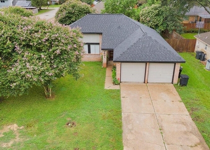 2601 Village Circle Dr Drive - Photo 1