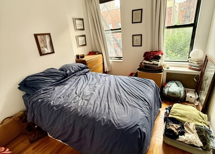 East 101 street/btw third and  - Photo 1