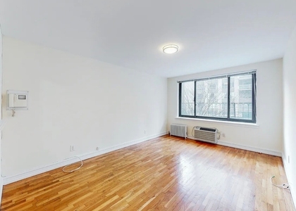 York Avenue - Photo 1