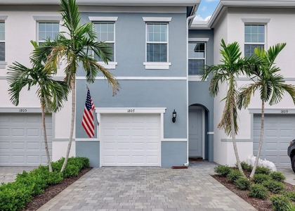 1807 Se Ocean Cove Way - Photo 1