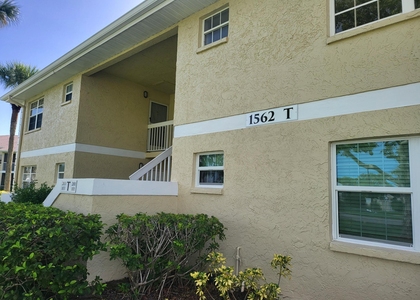 1562 Se Royal Green Circle - Photo 1