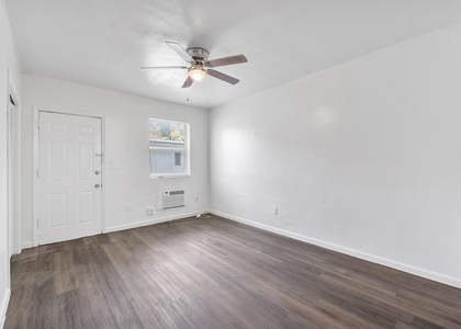 515 Ne 150th Street - Photo 1