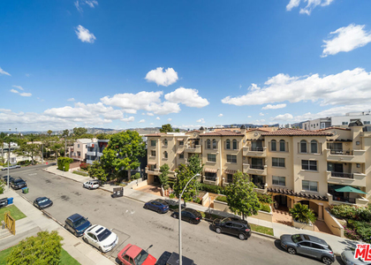 5030 Rosewood Avenue - Photo 1