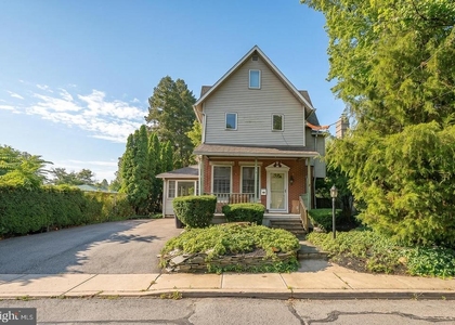 212 Elm Terrace - Photo 1