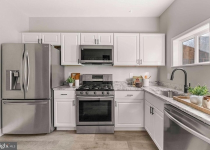 829 W Barre Street - Photo 1