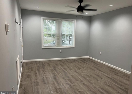 208 21st Street Ne - Photo 1