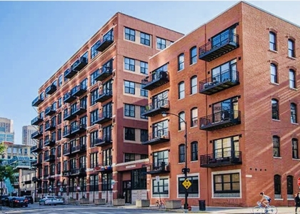 226 N Clinton Street - Photo 1