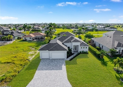 821 Nw 37th Place - Photo 1