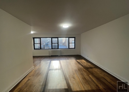 East 56 Street - Photo 1