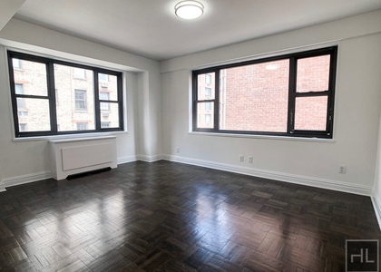 East 56 Street - Photo 1