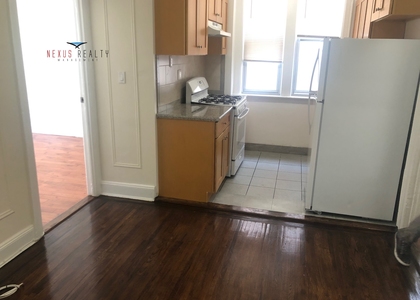 58th Street & 43rd Avenue, Woo - Photo 1