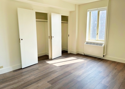 Avenue C - Photo 1