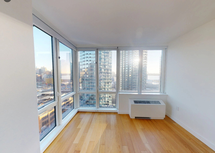 West 42nd Street - Photo 1