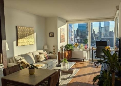 West 42nd Street - Photo 1
