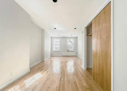 527 West 48th Street - Photo 1