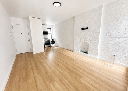 446 West 55th Street - Photo 1