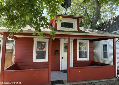 405 1/2 Brinley Avenue - Photo 1