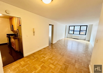 East 49 Street - Photo 1