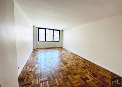 East 49 Street - Photo 1