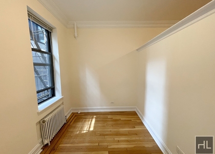 East 51 Street - Photo 1