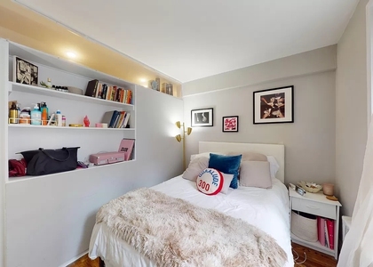 East 58 Street - Photo 1