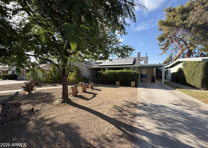 2514 E Fairmount Avenue - Photo 1
