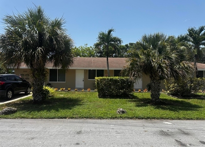 2000 Ne 17th Street - Photo 1