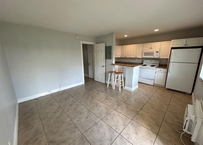 921 Ne 17th Avenue - Photo 1