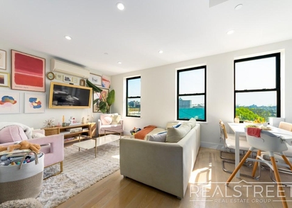 645 Knickerbocker Ave - Photo 1