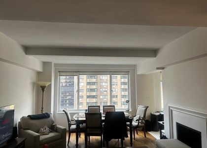 40 Central Park S - Photo 1