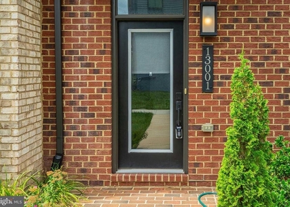 13001 Hattontown Square - Photo 1