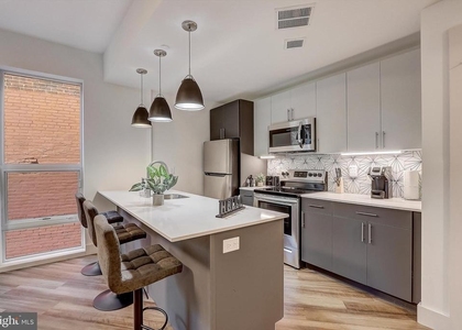3029 W Glenwood Avenue - Photo 1