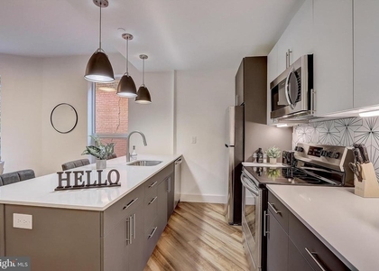 3029 W Glenwood Avenue - Photo 1