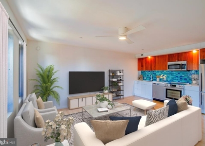 152 W Laurel Street - Photo 1