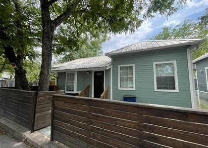 907 E 3rd St - Photo 1