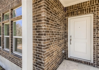 605 W South St - Photo 1