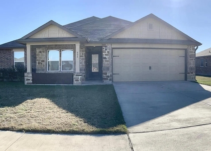 604 W Vega Ln - Photo 1