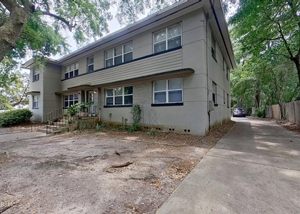 1464 Holmesdale Road - Photo 1