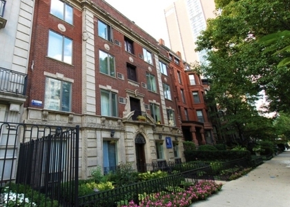1504 N Dearborn Parkway - Photo 1
