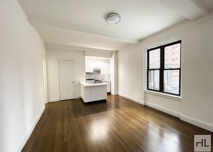 East 46 Street - Photo 1