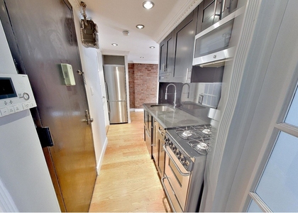 Mulberry Street - Photo 1