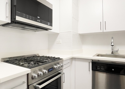 East 56 Street - Photo 1