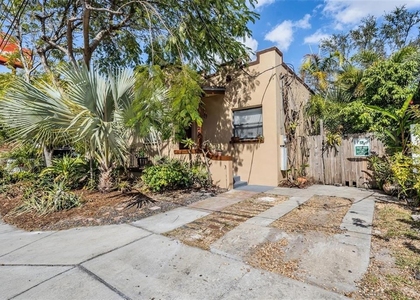 2325 W Green Street - Photo 1