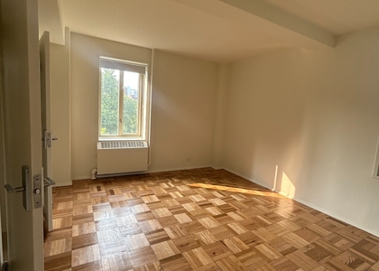 Avenue C - Photo 1
