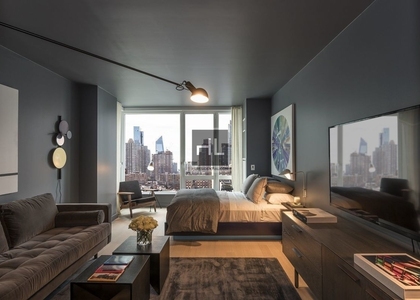 West 52nd Street - Photo 1