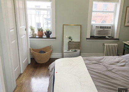 East 7 Street - Photo 1