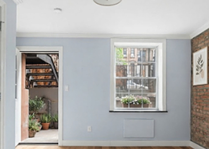 E 11th St - Photo 1