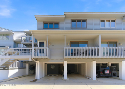 525 Sw Central Avenue - Photo 1