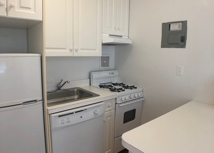 York Avenue - Photo 1