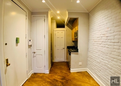 East 10 Street - Photo 1